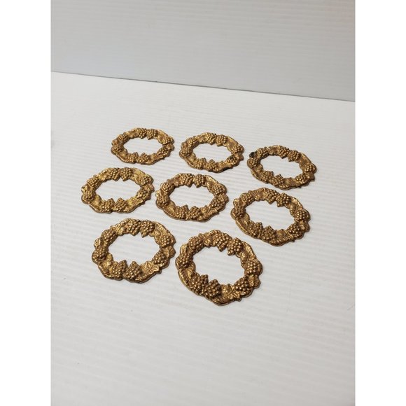 Vintage Oval Frame With Grape Design Vintage brass frame with grape desi… - Picture 6 of 10